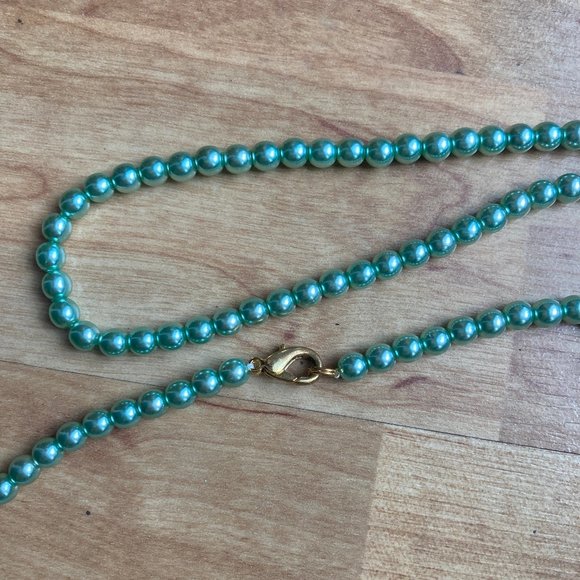 Green Necklace + Vintage Earrings Set - Picture 7 of 11